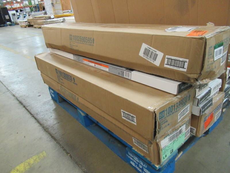 lot 81 image: PALLET OF ASSORTED MINI BLINDS, 47 X 64 WHITE & ALABASTER (CREAM), CORDED AND CORDLESS