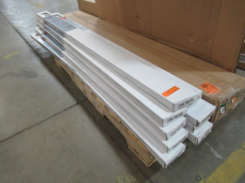 lot 83 image: PALLET OF ASSORTED MINI BLINDS, 70 X 64 WHITE & ALABASTER (CREAM), CORDED AND CORDLESS