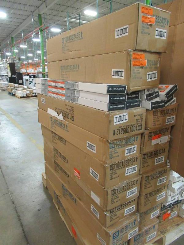 lot 84 image: PALLET OF ASSORTED MINI BLINDS, 35 X 64 WHITE & ALABASTER (CREAM), CORDED AND CORDLESS