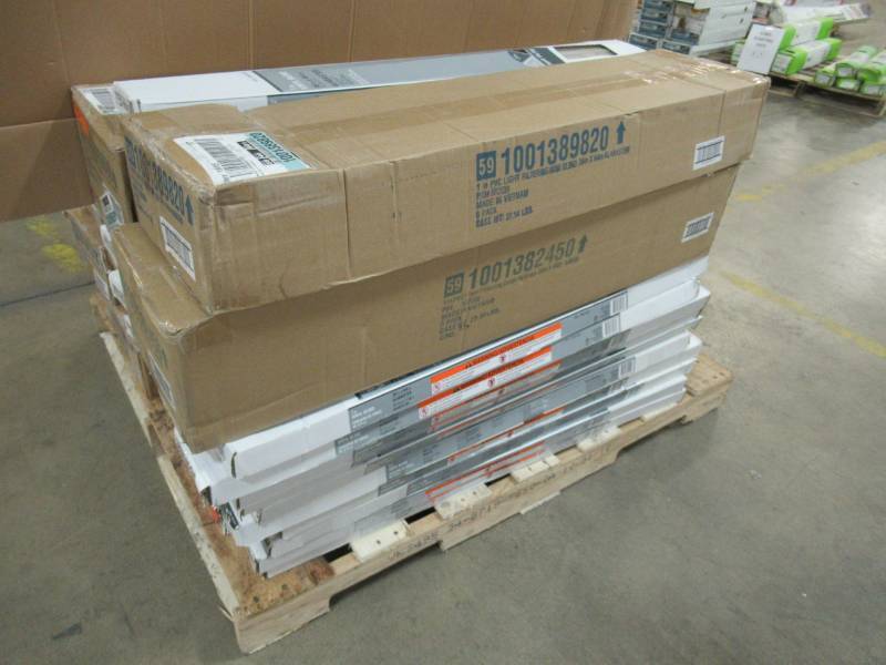 lot 85 image: PALLET OF ASSORTED MINI BLINDS, 36 X 64 WHITE & ALABASTER (CREAM), CORDED AND CORDLESS