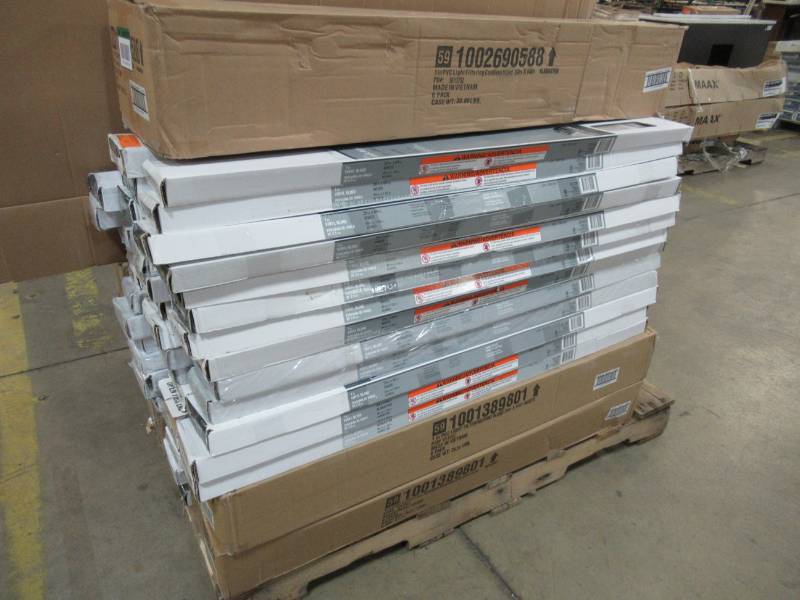 lot 86 image: PALLET OF ASSORTED MINI BLINDS, 39 X 64 WHITE & ALABASTER (CREAM), CORDED AND CORDLESS