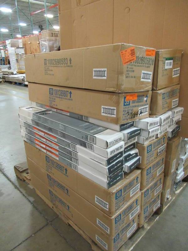 lot 87 image: PALLET OF ASSORTED MINI BLINDS, 31 X 64 WHITE & ALABASTER (CREAM), CORDED AND CORDLESS