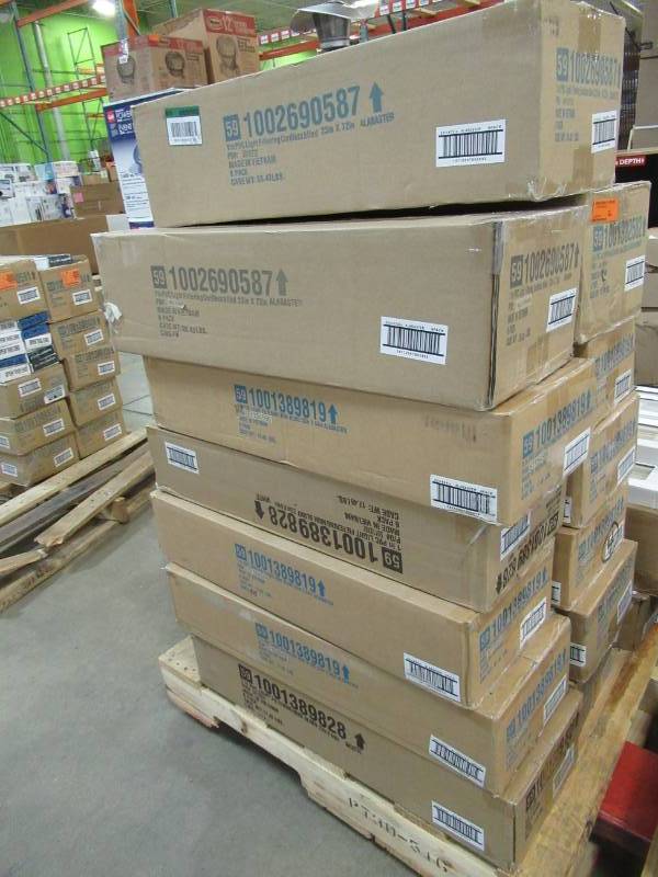 lot 91 image: PALLET OF ASSORTED MINI BLINDS, 23 X 64 WHITE & ALABASTER (CREAM), CORDED AND CORDLESS