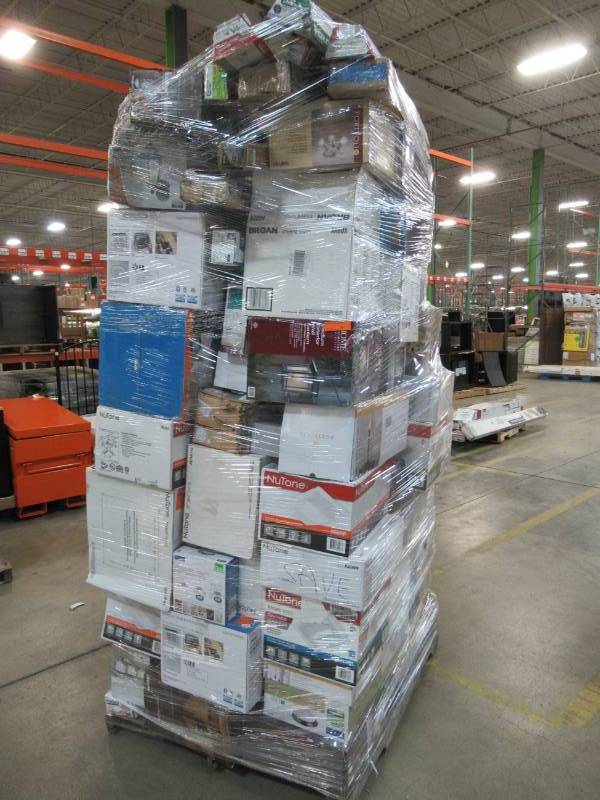 lot 14 image: WHOLESALE PALLET OF RETURNS - MIXED LIGHTING AND BATHROOM EXHAUST FANS.