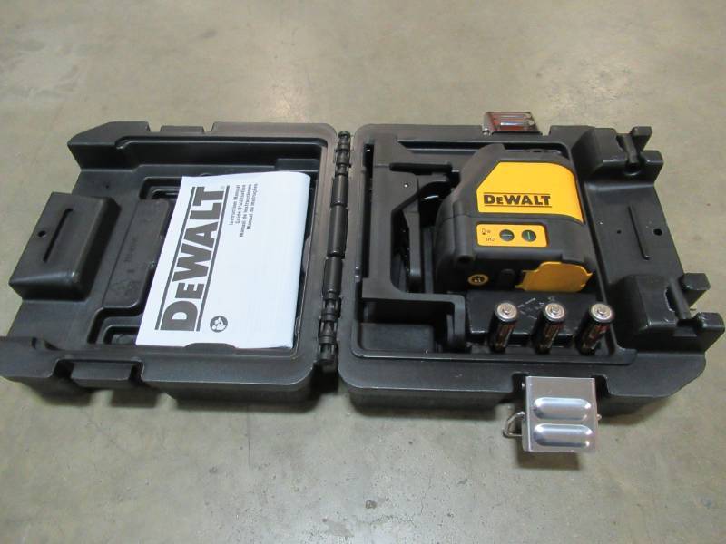 lot 173 image: DEWALT Cross Line Green Laser Level DW088CG.