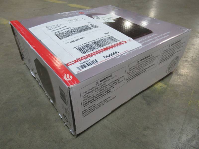 lot 183 image: Dyna-Glo Premium Small Space LP Gas Grill Cover, DG300C