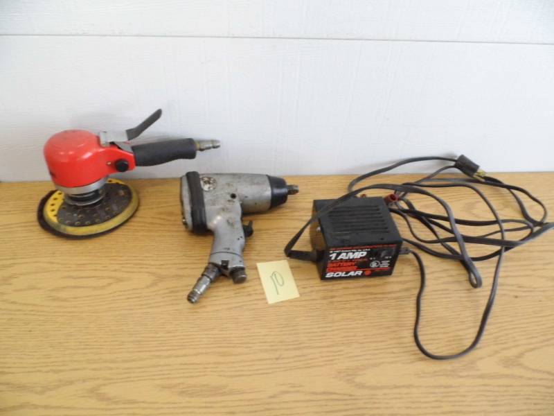 lot 10 image: Air Tools - Battery Charger