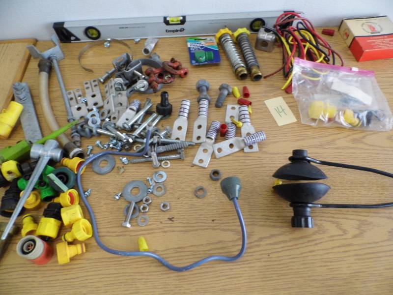 lot 14 image: Plumbing Items - Level