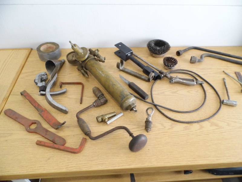 lot 16 image: Regulator - Tools