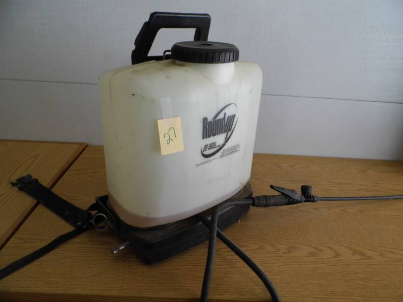 lot 27 image: Backpack Sprayer