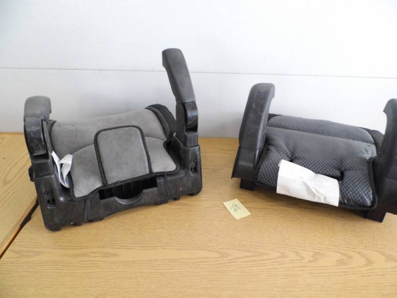 lot 29 image: Lot of 2 Child Booster Seats