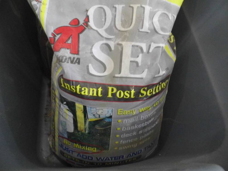 lot 34 image: Quick Set - Leveling Sand