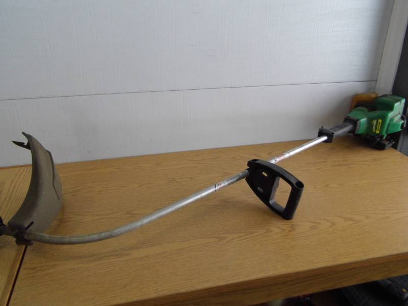 lot 38 image: Weed Eater Trimmer