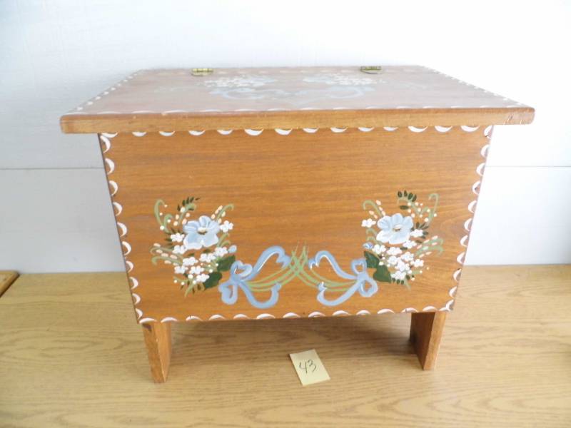 lot 43 image: Wooden Trunk