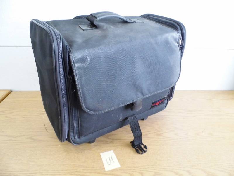 lot 64 image: Rolling Case