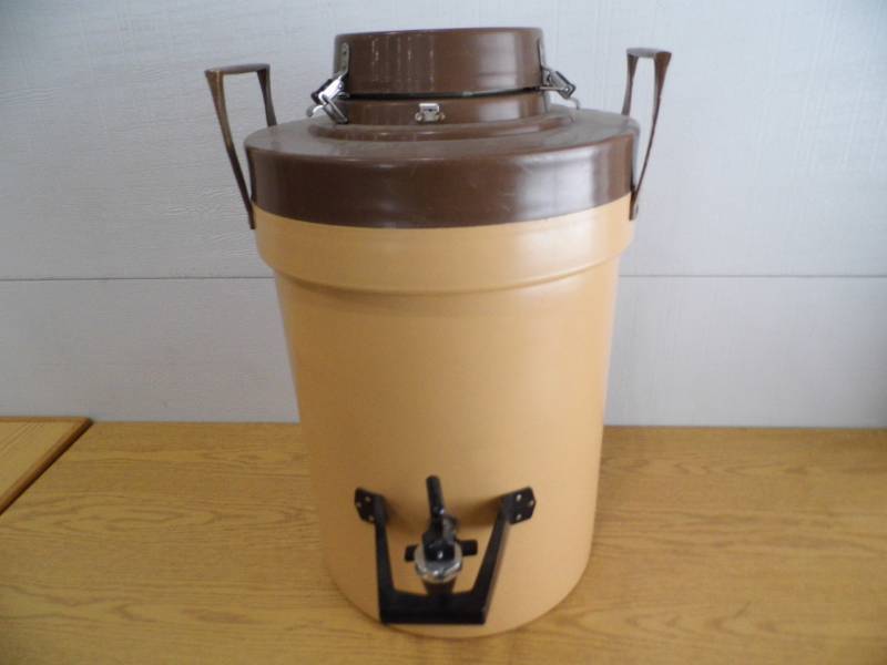 lot 73 image: Insulated Beverage Dispenser