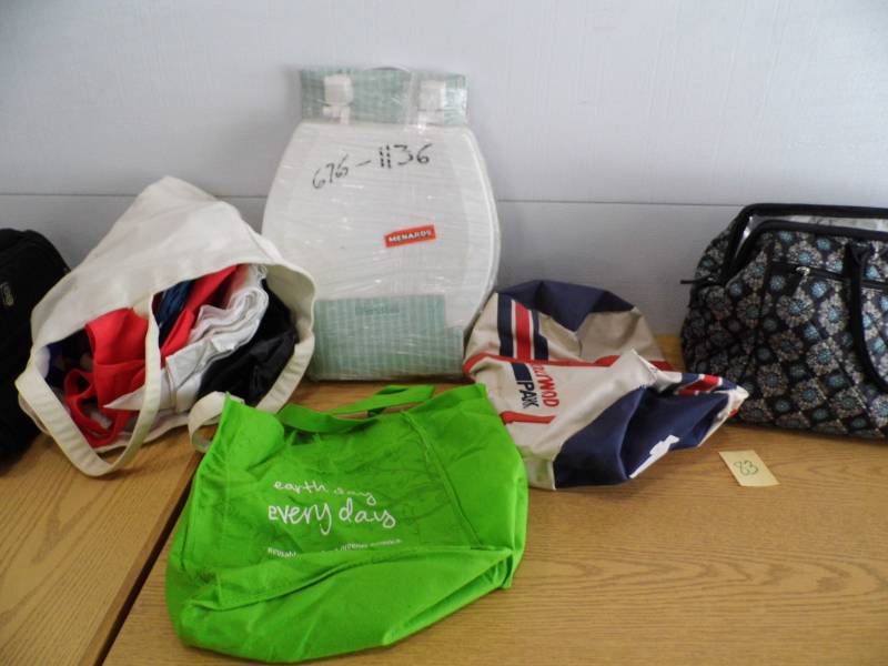 lot 83 image: New Toilet Seat - Carry Bags