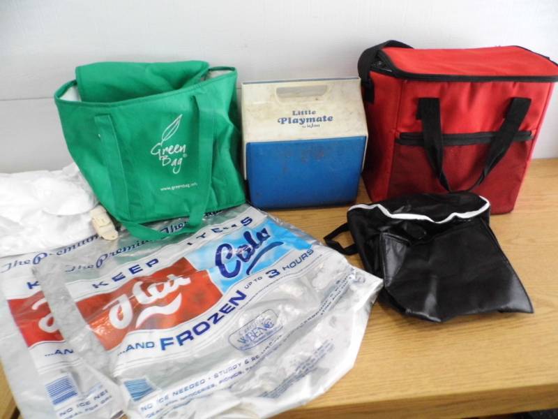 lot 85 image: Insulated Bags - Cooler Bag