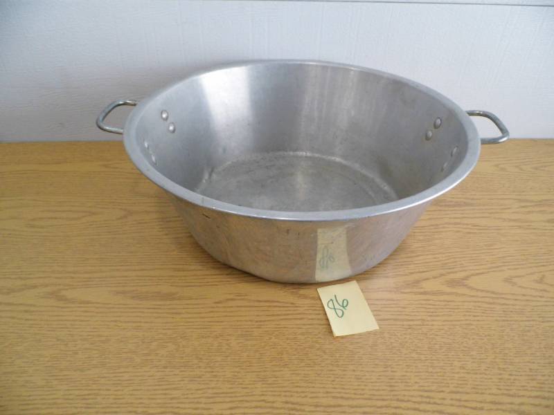 lot 86 image: Walker Ware Bowl