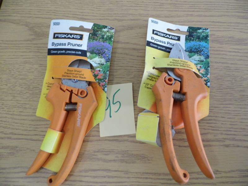 lot 95 image: Lot of 2 Pair Fiskars
