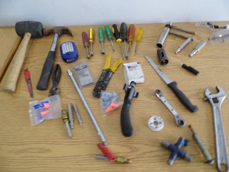 lot 98 image: Tools