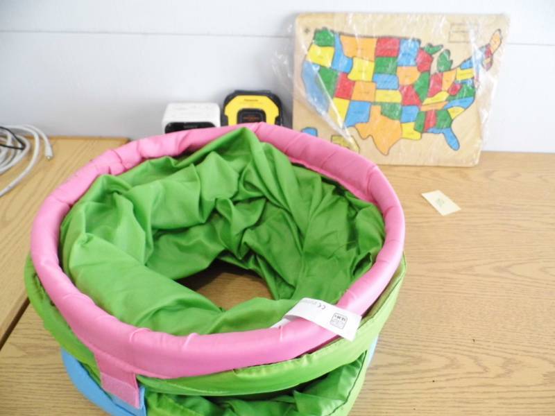 lot 110 image: Fun Tunnel - Map Puzzle - Radio