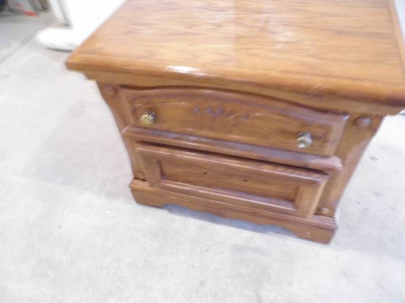 lot 123 image: Nightstand