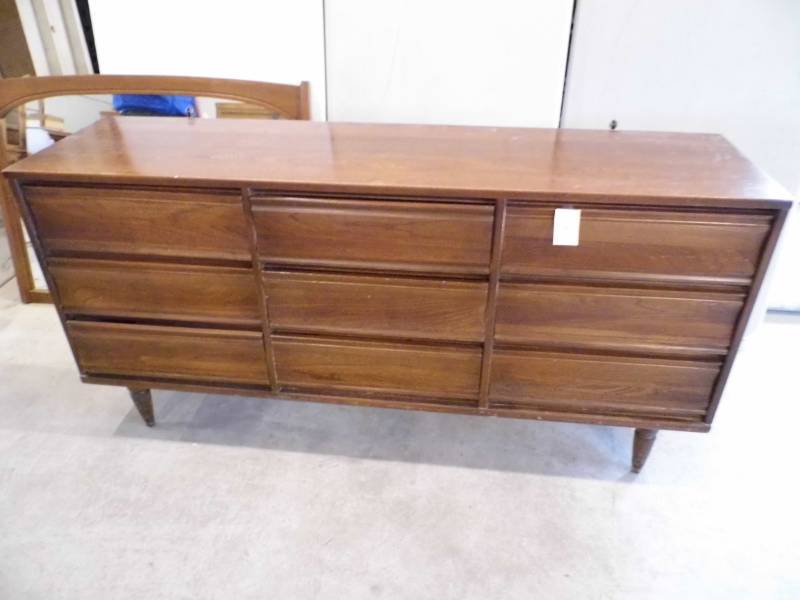 lot 128 image: Mid Century Dresser w Mirror