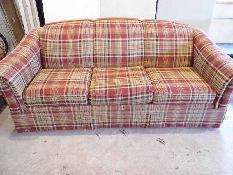 lot 132 image: Broyhill Sofa
