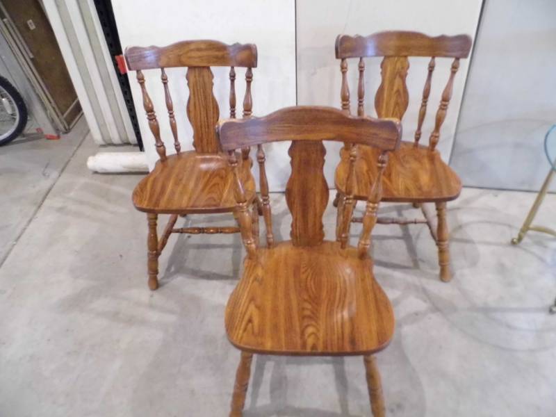 lot 146 image: Lot of 3 Wooden Chairs