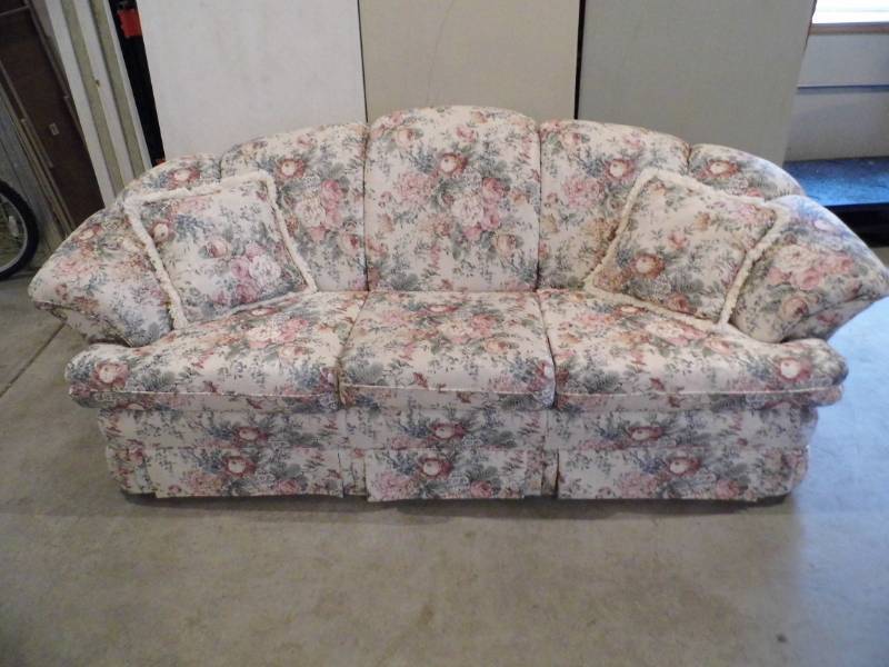 lot 148 image: Floral Sofa