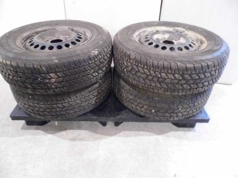 lot 149 image: Lot of 4 Tires w Rim
