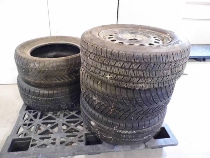 lot 157 image: 5 Assorted Tires