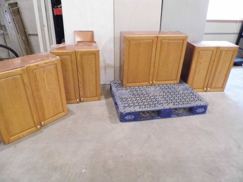 lot 160 image: 4 Upper Metal Cabinets wOak Doors