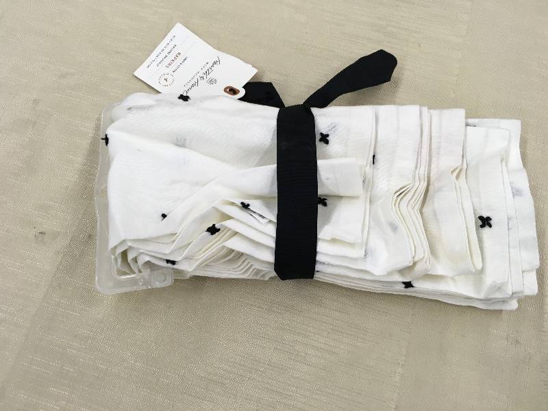 lot 259 image: Hearth & Hand 4PK Napkins, Retail $9.99