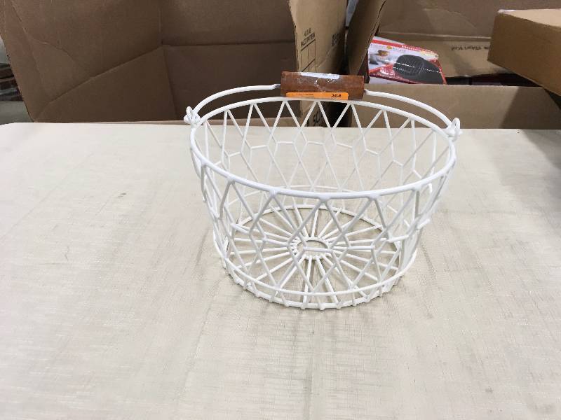 lot 264 image: Small Wire Basket, Retail $9.99