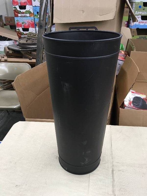lot 279 image: Metal Vase, Retail $19.99
