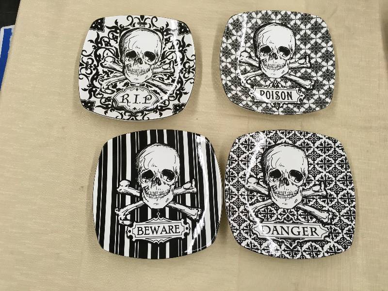 lot 287 image: 4 PC Skull Plates, Retail $20.99