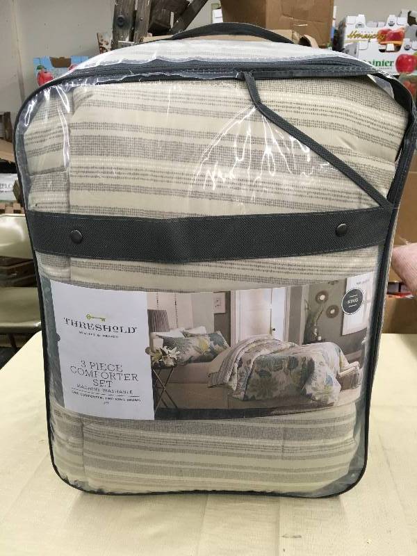 lot 289 image: Threshold King 3 PC Comforter Set, Retail $99.99