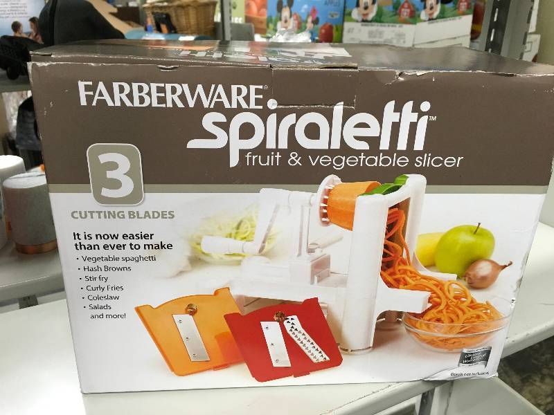 lot 463 image: Farberware Spiraletti, Retail $24.99