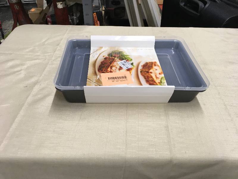lot 468 image: Wilton 9X13 Baking Pan, Retail $10.99