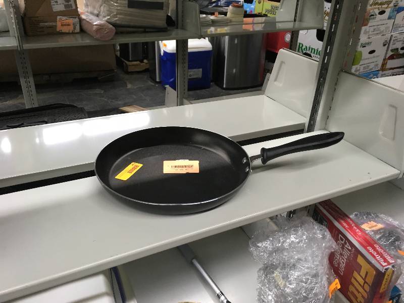 lot 469 image: Farberware Skillet, Retail $15.99