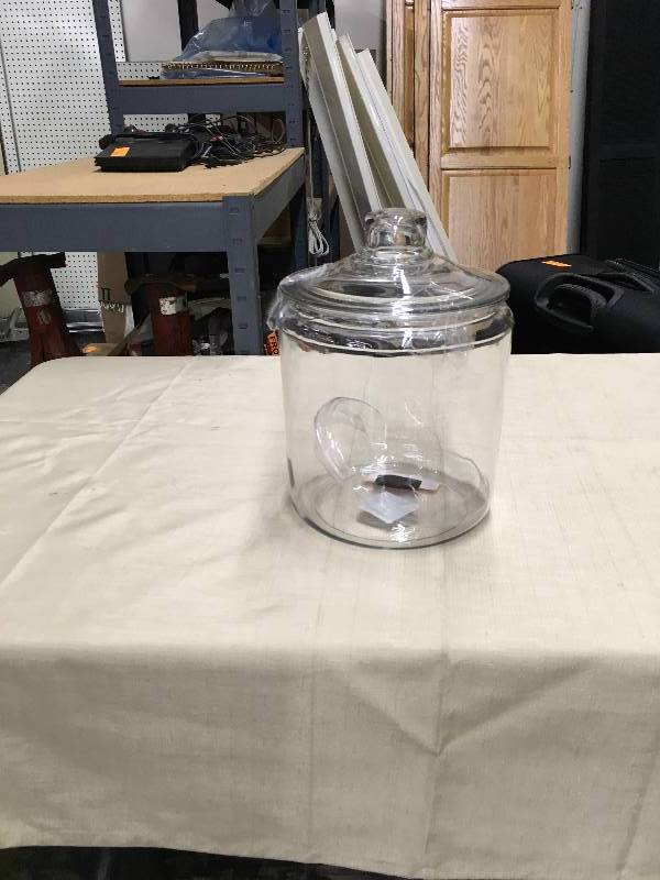 lot 475 image: Glass Jar, Retail $7.99