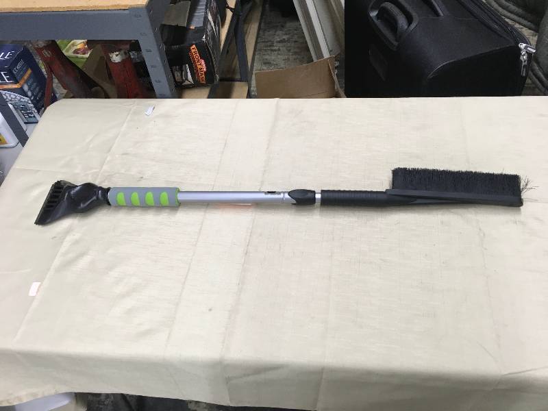 lot 484 image: Vehicle Snow Scraper, Retail $11.95
