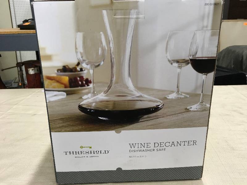 lot 497 image: Threshold Wine Decanter, Retail $13.00