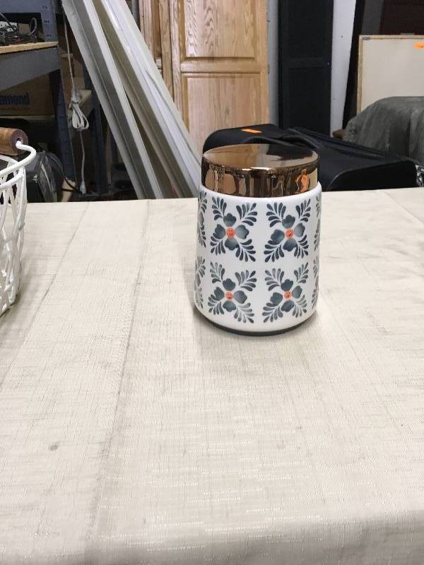 lot 499 image: Threshold Canister, Retail $16.99