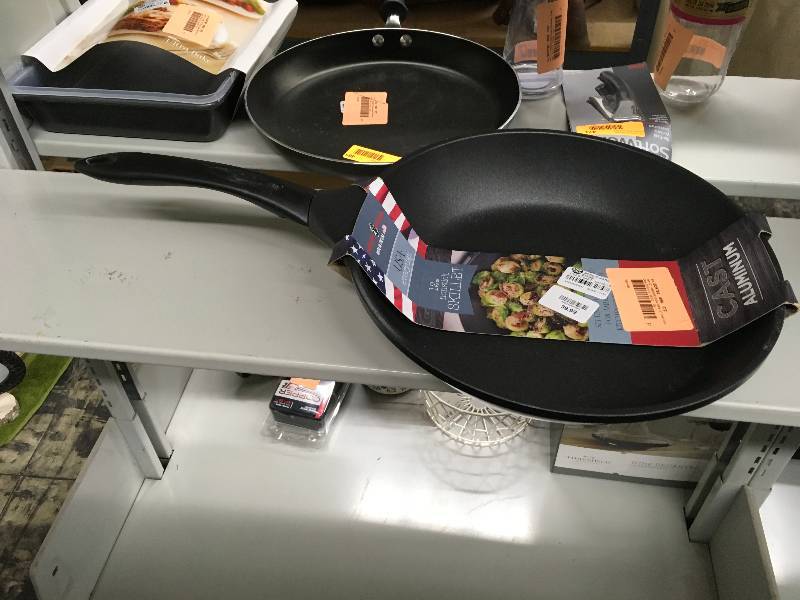 lot 502 image: Nordic Ware 12 Aluminum Cast Skillet, Retail $39.99