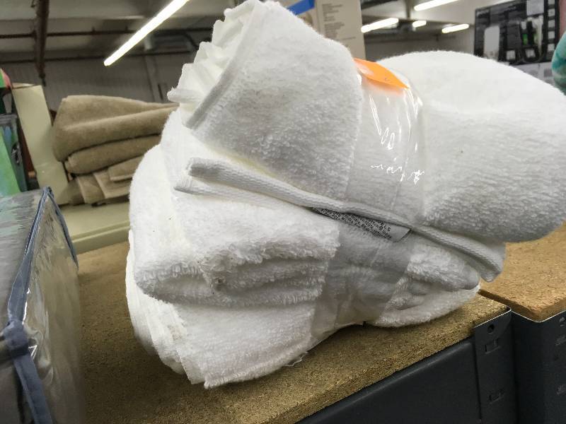 4PK White Hand Towels, Retail $10.99