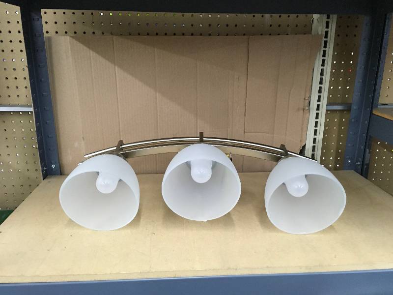 Feit 3 Lamp Light, Retail $45.99