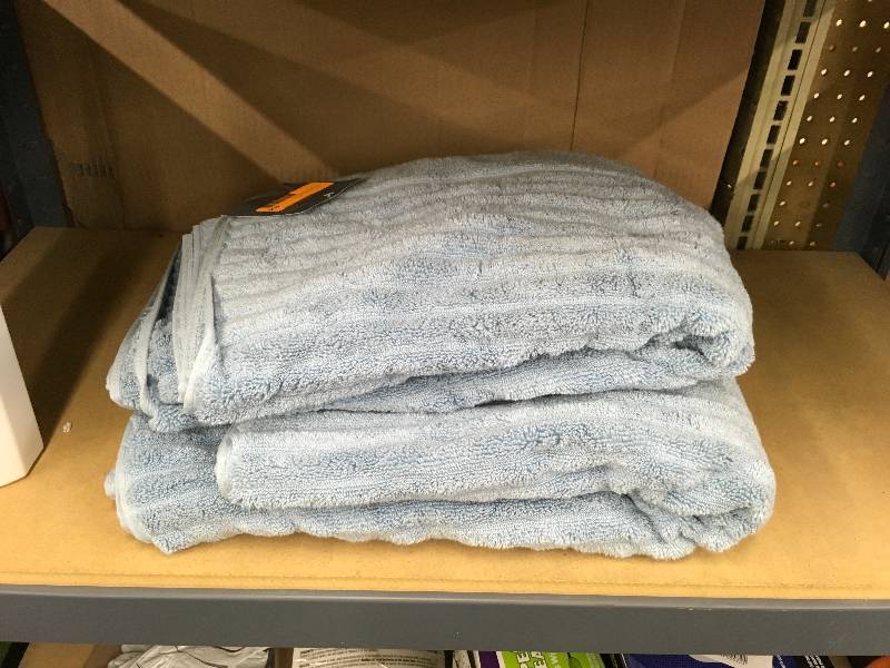 2PK Charisma Bath Towels, Retail $9.99